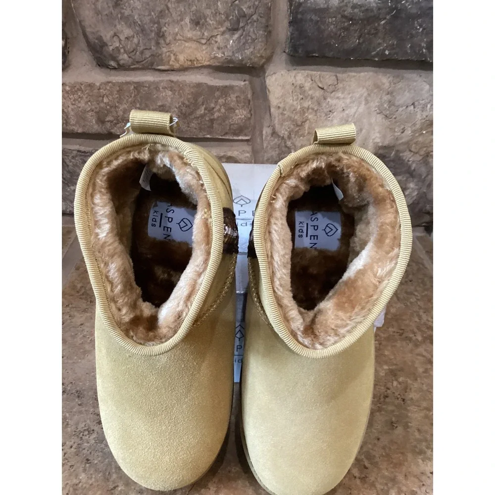 Aspen Kids Unisex‎ Low Bootie Side Trim Honey Suede Boots Size 4 Big Kid